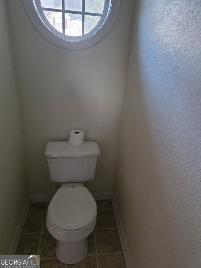 Building Photo - 290 Brookview Dr