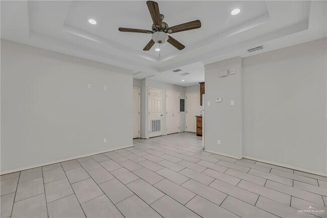 Building Photo - 706 Thompson Rd