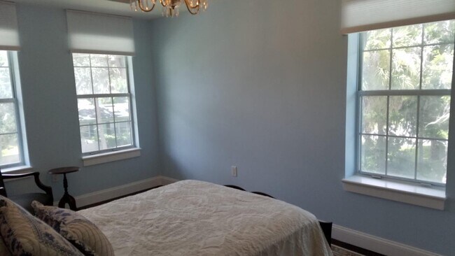 Building Photo - 212 St Johns Ave