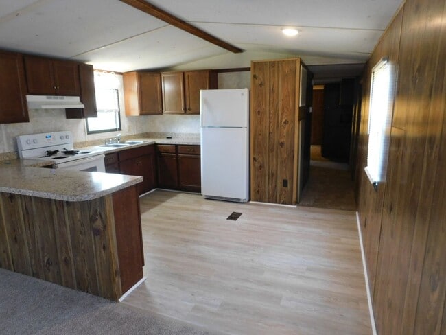 Building Photo - 358 White Oak Dr