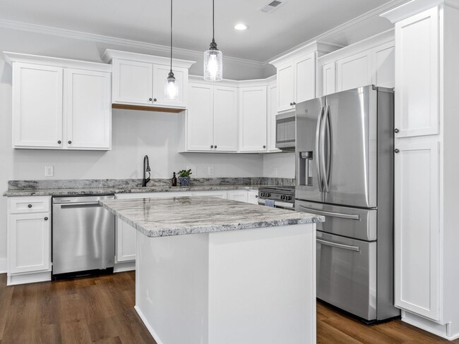 Building Photo - 3 Bed, 2.5 Bath - Lucky Penny End Unit