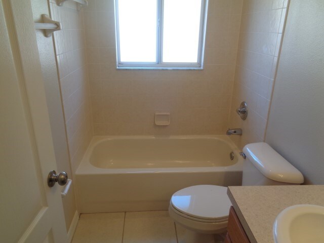 Building Photo - 302 Lisa Ann Ct