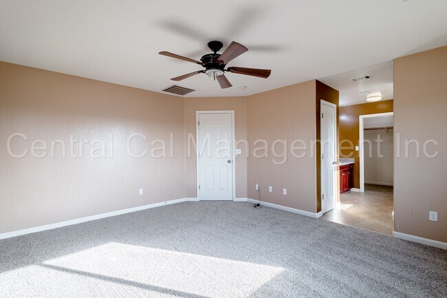 Building Photo - Large 4 Bedroom/2.5 Bath Home with a Large Loft - $2795 Per Month!