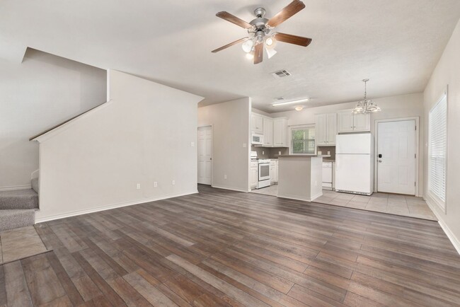 Building Photo - Available August 2026! Charming 4 Bed, 2.5...