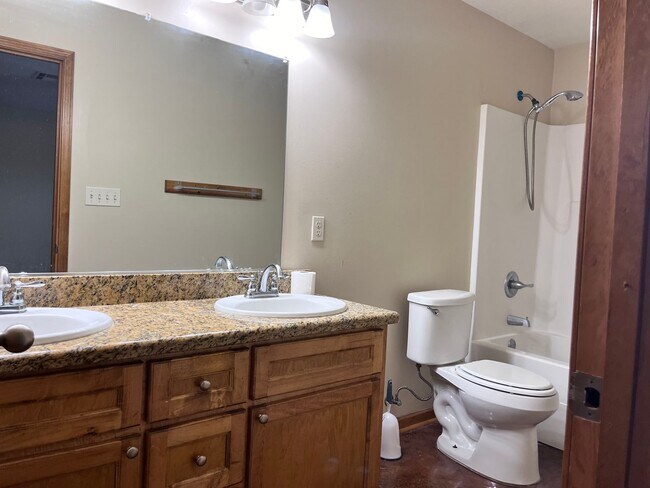 Building Photo - Brown St Units