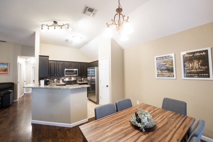 Building Photo - 5323 Northview Dr