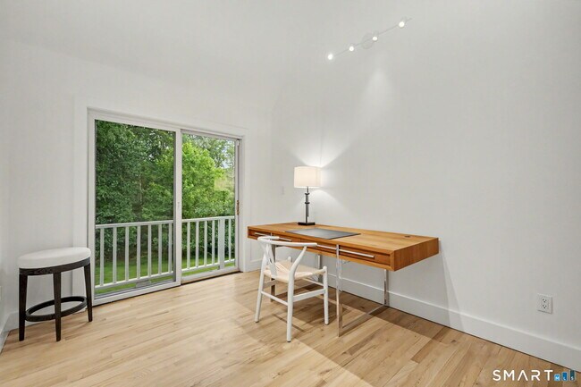 Building Photo - 158 Steep Hill Rd