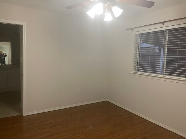 Building Photo - 3/2 Central heat and air, washer dryer connections