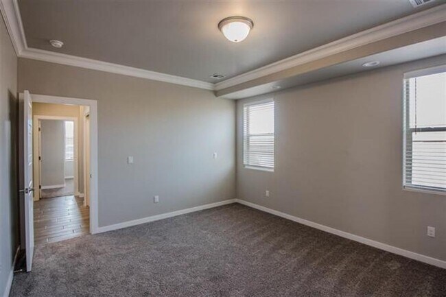 Building Photo - Spectacular 3 bed 2 bath home