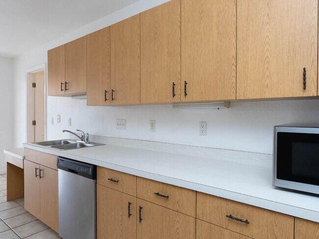 Building Photo - Recently painted 4BR/3BA home with tile floors throughout, fenced yard, detached garage, and prim...