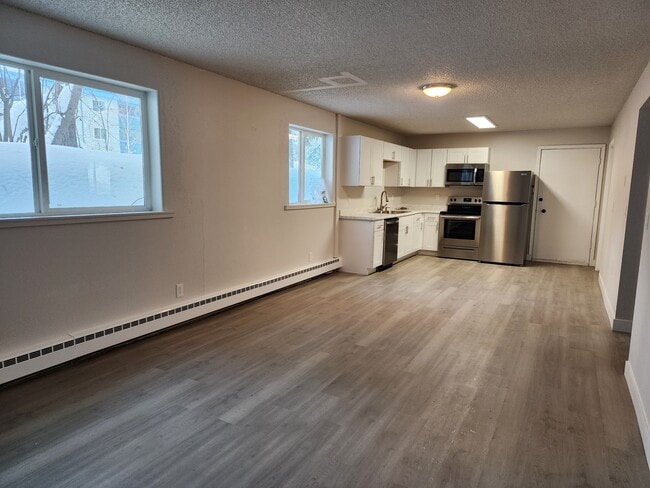 Building Photo - 401 E 8th Ave