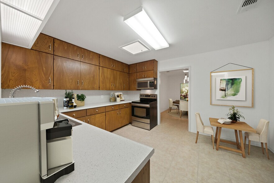 Building Photo - 8390 N Verde Dr