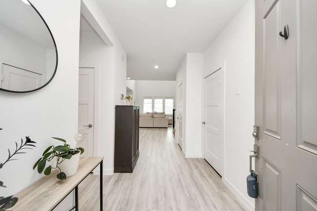 Building Photo - 1548 Dawn Hbr Dr