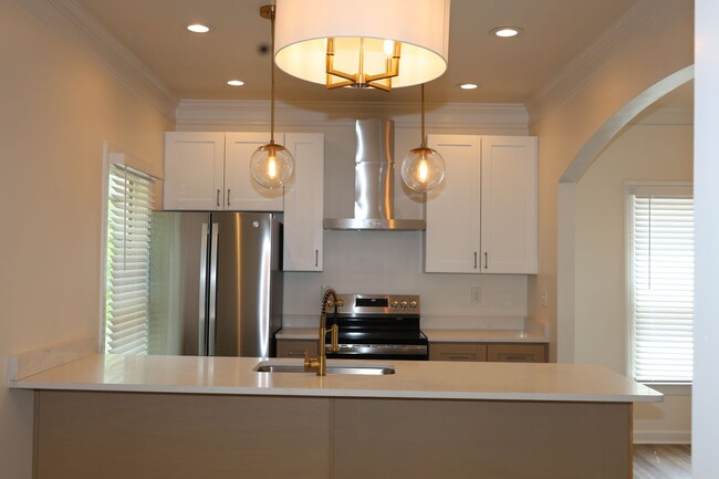 Building Photo - 3 Bedroom Single Family Home (Newly Renova...