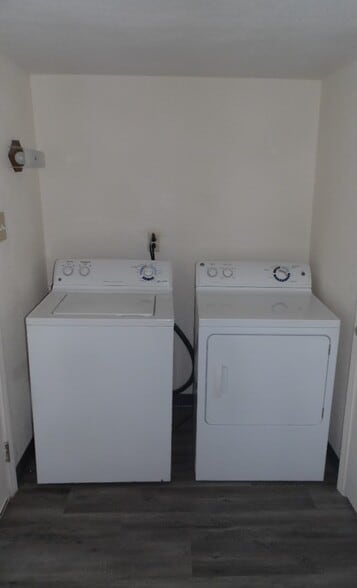 Building Photo - 208 Mohawk Dr