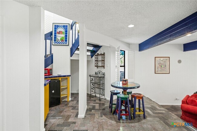 Building Photo - 590 Cross River St