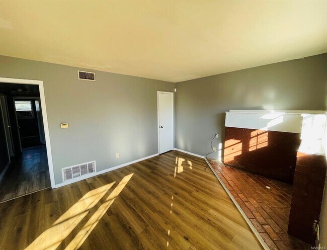 Building Photo - 1653 N Yarbrough Ct