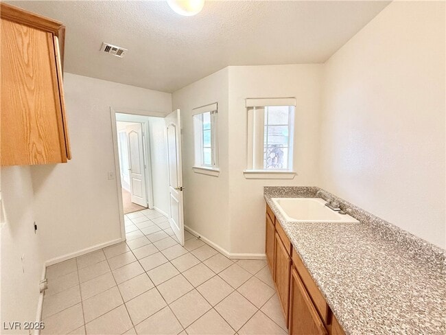 Building Photo - 5421 N Fleetwood Pl