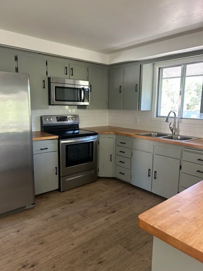 Building Photo - Private House in Glenwood Springs