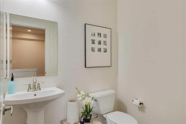 Building Photo - 1603 Jensen Ct