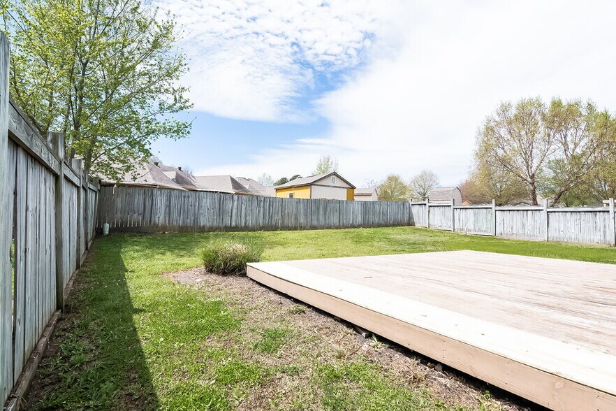 Building Photo - 1851 Timber Way N