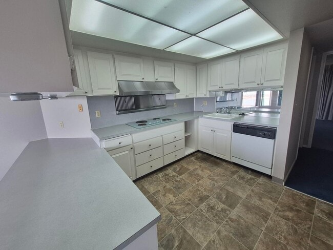Building Photo - Spacious 2 Bedroom Condo for Rent in the Fairhaven Neighborhood