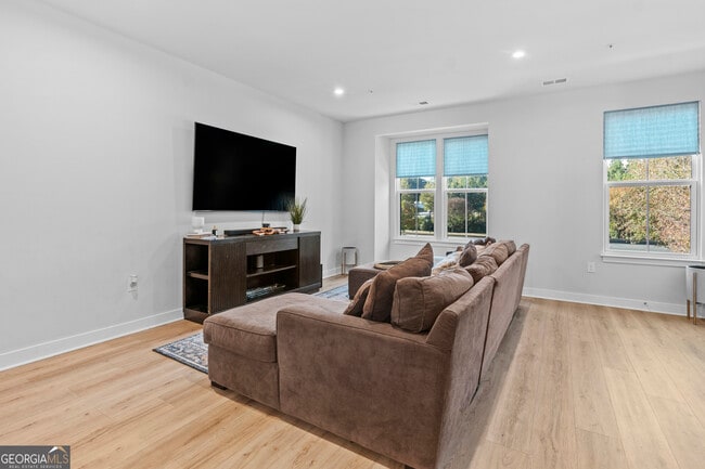 Building Photo - 205 Climbing Ivy Cir