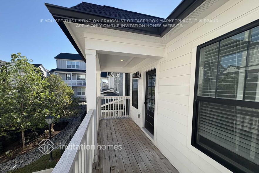 Building Photo - 647 Vernon Ave