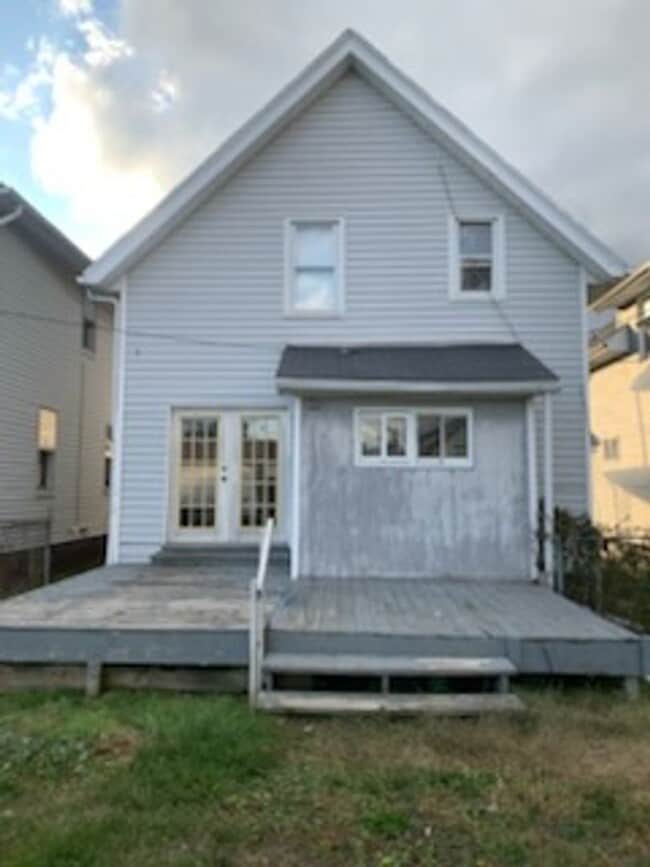 Building Photo - 3 Bed 1 Bath