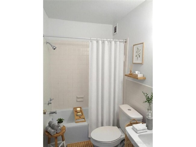 Building Photo - 1205 Victoria St