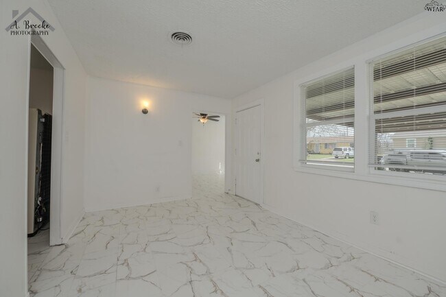 Building Photo - 1624 Sunnyside Ln