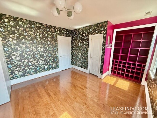 Building Photo - 159 V St NE