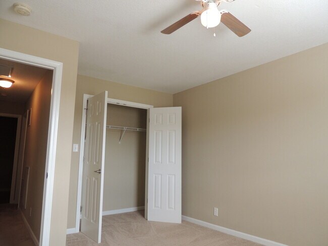 Building Photo - 3 bed, 2 bath, 2 car garage townhouse w/ bonus room in West Knoxville