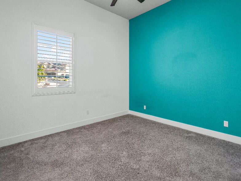 Building Photo - 325 Eagle Creek Ct