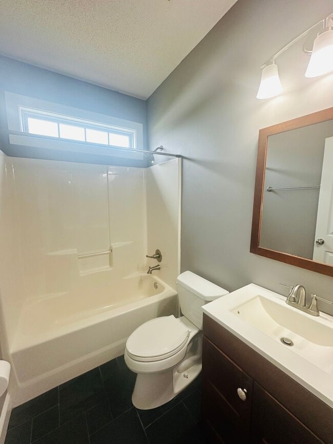 Building Photo - 709 Loudon Hill Dr
