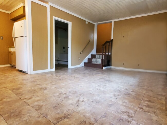 Building Photo - 100 Skyview Dr