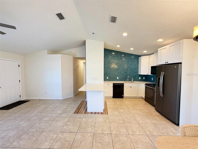 Building Photo - 16 Powder Hill Ln