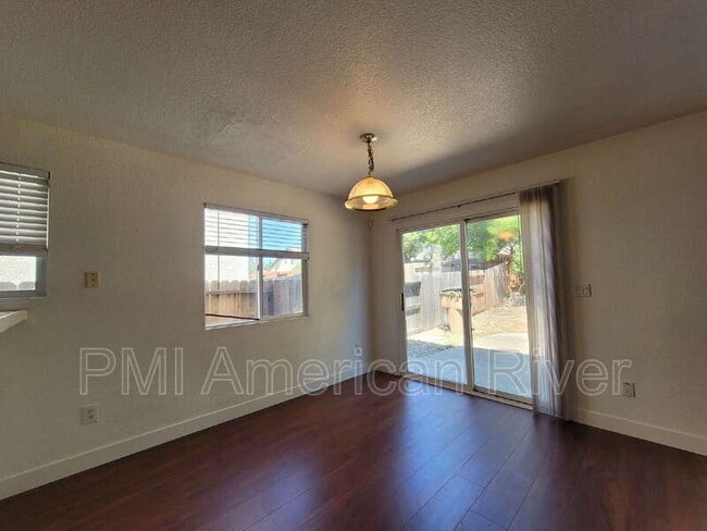 Building Photo - 1375 Pintail Way