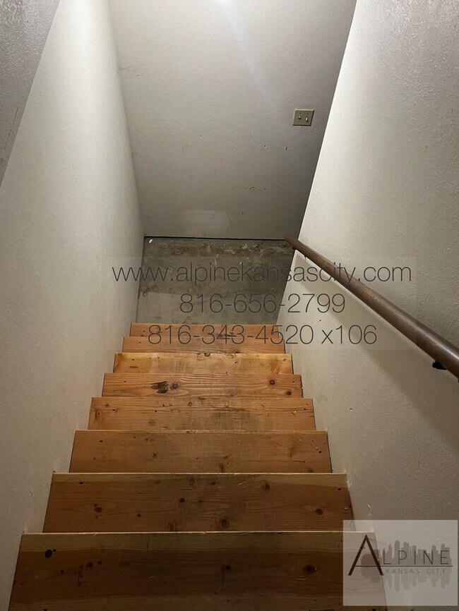 Building Photo - Spacious, 2 Car Garage! Great Location!