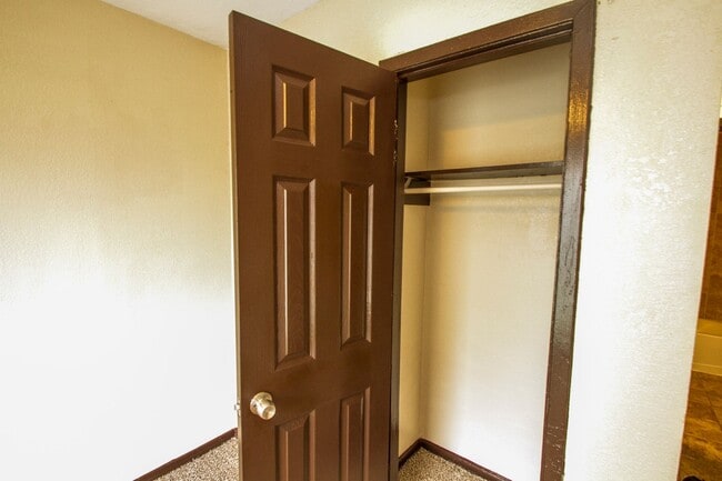 Building Photo - Your Family Home Near Dowtown