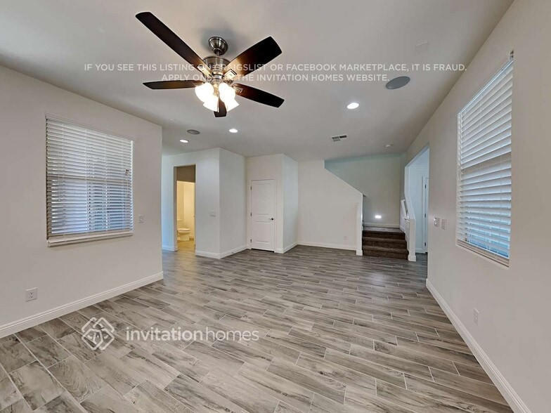 Building Photo - 242 N 69th Pl