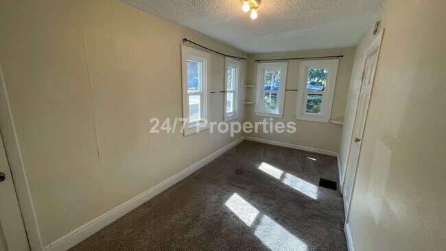 Building Photo - Nostalgic 2 BD | 2 BA House w/ Large Backy...