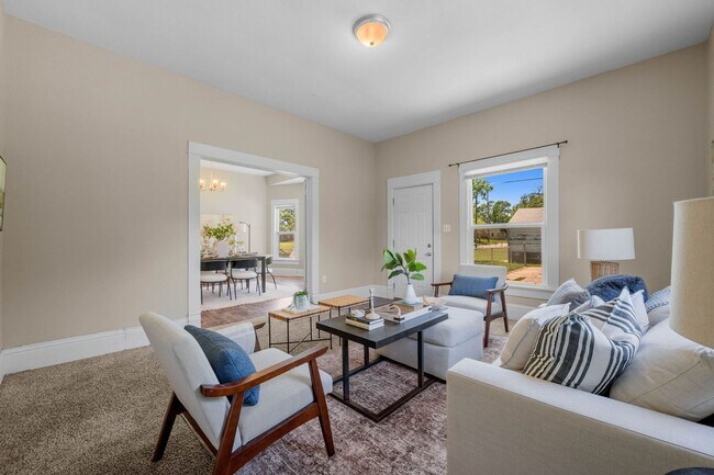 Building Photo - 2 or 3 bed/1 bath house in Indian Hills av...