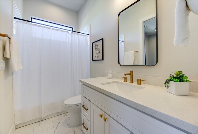 Building Photo - 820 Wakefield Dr