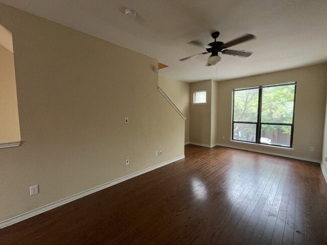 Building Photo - 902 E Glenn Crossett St