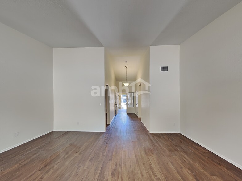 Building Photo - 7975 S New Abbey Dr