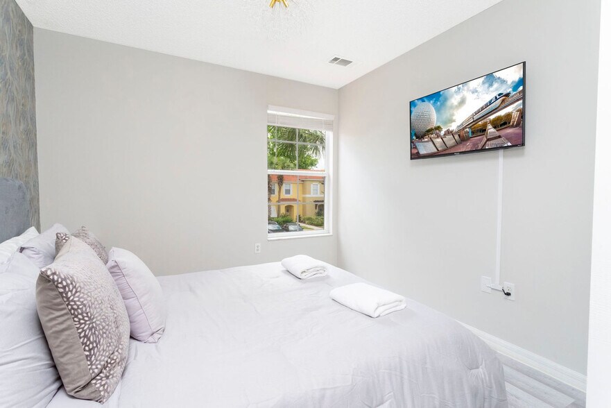 Building Photo - 8565 Crystal Cove Loop