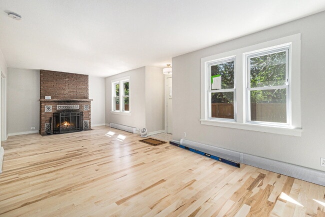 Building Photo - Beautiful Single Family Home Available Now!