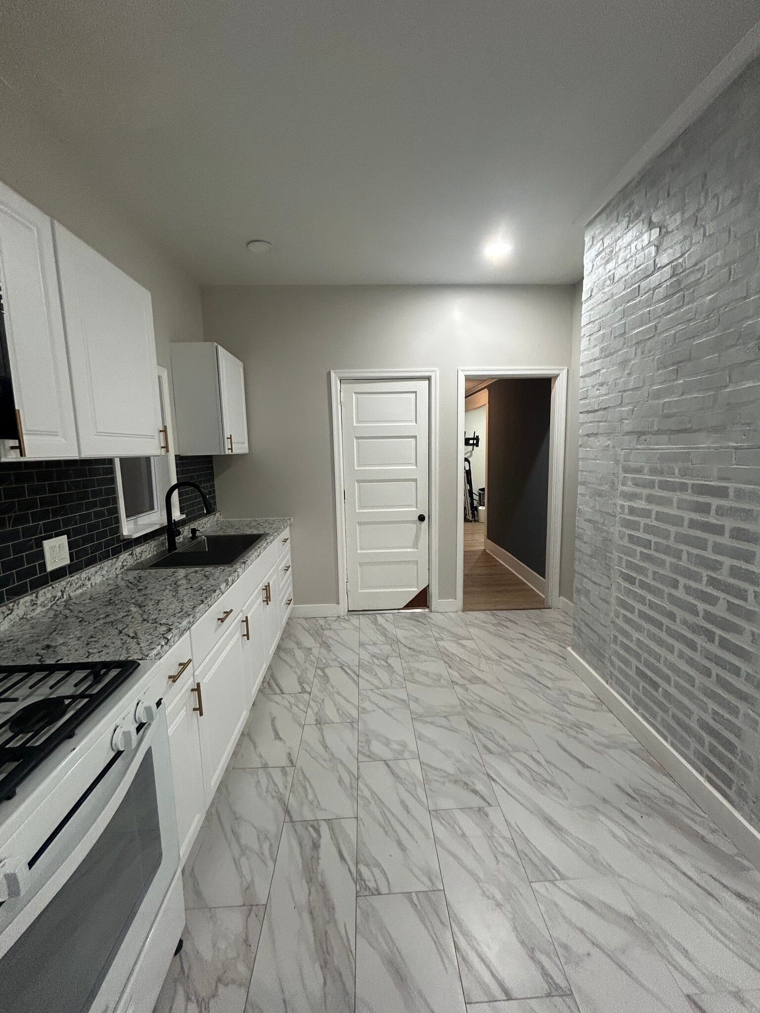 Building Photo - 179 Dana St