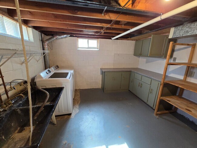 Building Photo - Renovated Beauty in Spring Lake Park